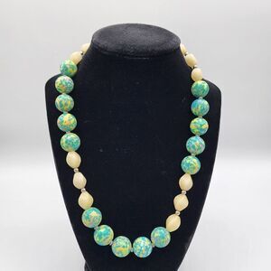 Green speckled & cream beaded necklace